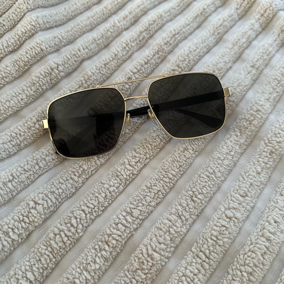 Gucci Unisex Sunglasses - Picture 5 of 8